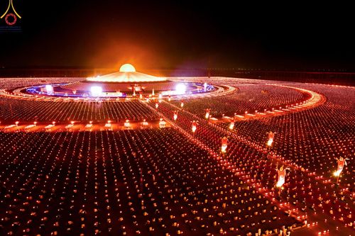 ภาพ No.208028:พิธีเวียนประทักษิณและจุดมาฆประทีป ในวันมาฆบูชา วันพุธที่ 12 กุมภาพันธ์ พ.ศ. 2568 ณ พระมหาธรรมกายเจดีย์ วัดพระธรรมกาย