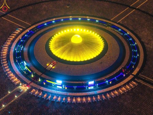 ภาพ No.208030:พิธีเวียนประทักษิณและจุดมาฆประทีป ในวันมาฆบูชา วันพุธที่ 12 กุมภาพันธ์ พ.ศ. 2568 ณ พระมหาธรรมกายเจดีย์ วัดพระธรรมกาย