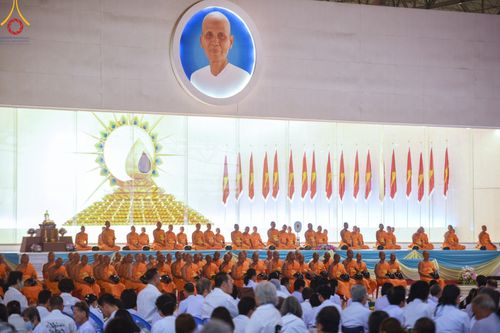 ภาพ No.208366:พิธีตักบาตร และปฏิบัติธรรมช่วงสาย ในวันมาฆบูชา วันพุธที่ 12 กุมภาพันธ์ พ.ศ. 2568 ณ วัดพระธรรมกาย จังหวัดปทุมธานี