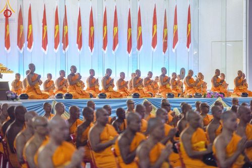 ภาพ No.208365:พิธีตักบาตร และปฏิบัติธรรมช่วงสาย ในวันมาฆบูชา วันพุธที่ 12 กุมภาพันธ์ พ.ศ. 2568 ณ วัดพระธรรมกาย จังหวัดปทุมธานี