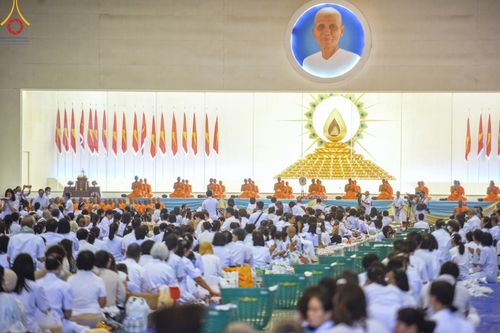 ภาพ No.208367:พิธีตักบาตร และปฏิบัติธรรมช่วงสาย ในวันมาฆบูชา วันพุธที่ 12 กุมภาพันธ์ พ.ศ. 2568 ณ วัดพระธรรมกาย จังหวัดปทุมธานี