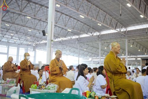 ภาพ No.208368:พิธีตักบาตร และปฏิบัติธรรมช่วงสาย ในวันมาฆบูชา วันพุธที่ 12 กุมภาพันธ์ พ.ศ. 2568 ณ วัดพระธรรมกาย จังหวัดปทุมธานี