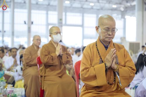 ภาพ No.208369:พิธีตักบาตร และปฏิบัติธรรมช่วงสาย ในวันมาฆบูชา วันพุธที่ 12 กุมภาพันธ์ พ.ศ. 2568 ณ วัดพระธรรมกาย จังหวัดปทุมธานี