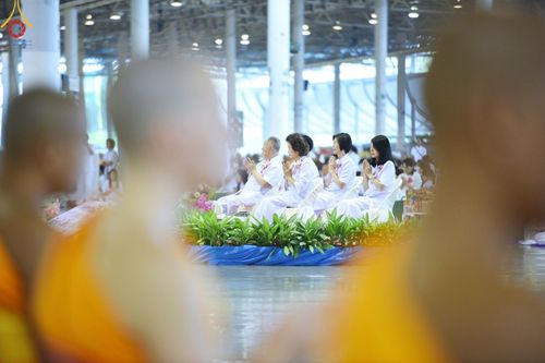 ภาพ No.208375:พิธีตักบาตร และปฏิบัติธรรมช่วงสาย ในวันมาฆบูชา วันพุธที่ 12 กุมภาพันธ์ พ.ศ. 2568 ณ วัดพระธรรมกาย จังหวัดปทุมธานี