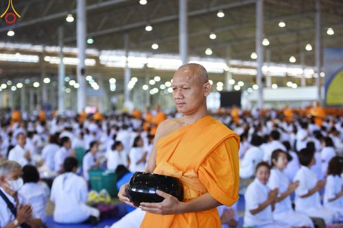 ภาพ No.208378:พิธีตักบาตร และปฏิบัติธรรมช่วงสาย ในวันมาฆบูชา วันพุธที่ 12 กุมภาพันธ์ พ.ศ. 2568 ณ วัดพระธรรมกาย จังหวัดปทุมธานี