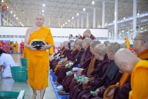 ภาพ No.208379:พิธีตักบาตร และปฏิบัติธรรมช่วงสาย ในวันมาฆบูชา วันพุธที่ 12 กุมภาพันธ์ พ.ศ. 2568 ณ วัดพระธรรมกาย จังหวัดปทุมธานี