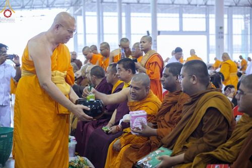 ภาพ No.208380:พิธีตักบาตร และปฏิบัติธรรมช่วงสาย ในวันมาฆบูชา วันพุธที่ 12 กุมภาพันธ์ พ.ศ. 2568 ณ วัดพระธรรมกาย จังหวัดปทุมธานี