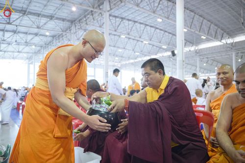 ภาพ No.208388:พิธีตักบาตร และปฏิบัติธรรมช่วงสาย ในวันมาฆบูชา วันพุธที่ 12 กุมภาพันธ์ พ.ศ. 2568 ณ วัดพระธรรมกาย จังหวัดปทุมธานี