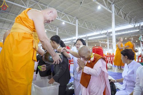 ภาพ No.208390:พิธีตักบาตร และปฏิบัติธรรมช่วงสาย ในวันมาฆบูชา วันพุธที่ 12 กุมภาพันธ์ พ.ศ. 2568 ณ วัดพระธรรมกาย จังหวัดปทุมธานี