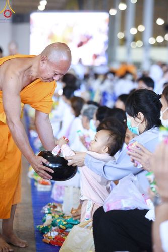 ภาพ No.208397:พิธีตักบาตร และปฏิบัติธรรมช่วงสาย ในวันมาฆบูชา วันพุธที่ 12 กุมภาพันธ์ พ.ศ. 2568 ณ วัดพระธรรมกาย จังหวัดปทุมธานี