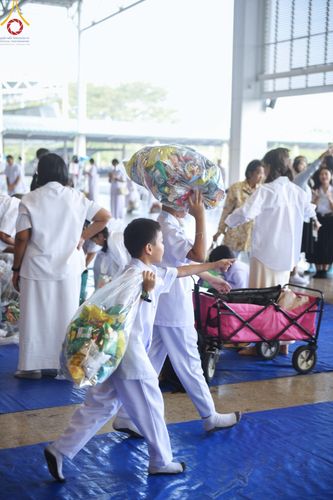 ภาพ No.208400:พิธีตักบาตร และปฏิบัติธรรมช่วงสาย ในวันมาฆบูชา วันพุธที่ 12 กุมภาพันธ์ พ.ศ. 2568 ณ วัดพระธรรมกาย จังหวัดปทุมธานี