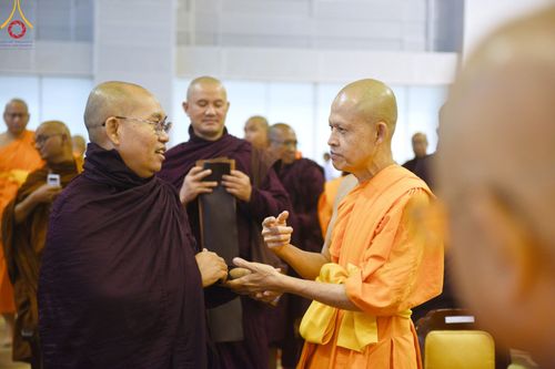 ภาพ No.208402:พิธีตักบาตร และปฏิบัติธรรมช่วงสาย ในวันมาฆบูชา วันพุธที่ 12 กุมภาพันธ์ พ.ศ. 2568 ณ วัดพระธรรมกาย จังหวัดปทุมธานี