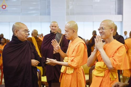 ภาพ No.208404:พิธีตักบาตร และปฏิบัติธรรมช่วงสาย ในวันมาฆบูชา วันพุธที่ 12 กุมภาพันธ์ พ.ศ. 2568 ณ วัดพระธรรมกาย จังหวัดปทุมธานี