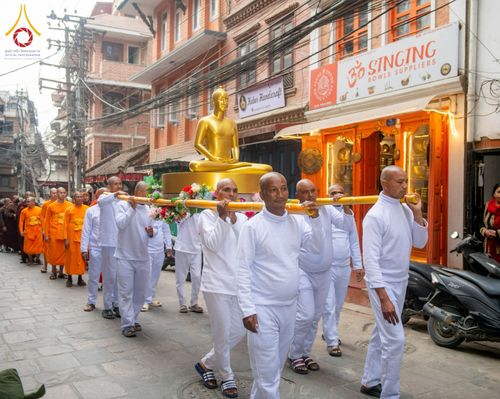 ภาพ No.210105:วันที่ 28 กุมภาพันธ์ พ.ศ.2568 พิธีเปิดโครงการบวชสามเณร พิธีถวายไทยธรรม พิธีขอขมามอบผ้าไตร  ณ เมืองปาตัน ประเทศเนปาล