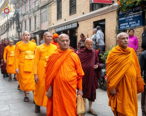 ภาพ No.210104:วันที่ 28 กุมภาพันธ์ พ.ศ.2568 พิธีเปิดโครงการบวชสามเณร พิธีถวายไทยธรรม พิธีขอขมามอบผ้าไตร  ณ เมืองปาตัน ประเทศเนปาล