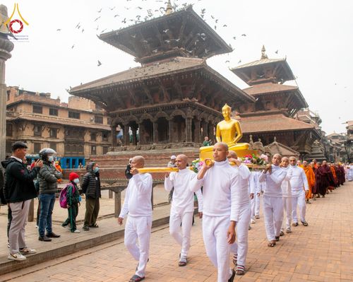 ภาพ No.210106:วันที่ 28 กุมภาพันธ์ พ.ศ.2568 พิธีเปิดโครงการบวชสามเณร พิธีถวายไทยธรรม พิธีขอขมามอบผ้าไตร  ณ เมืองปาตัน ประเทศเนปาล