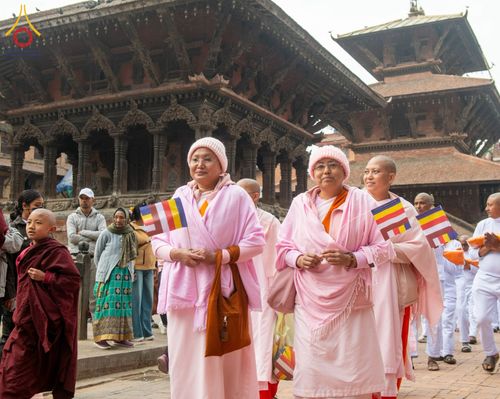 ภาพ No.210108:วันที่ 28 กุมภาพันธ์ พ.ศ.2568 พิธีเปิดโครงการบวชสามเณร พิธีถวายไทยธรรม พิธีขอขมามอบผ้าไตร  ณ เมืองปาตัน ประเทศเนปาล