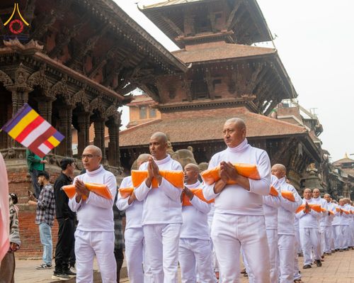 ภาพ No.210110:วันที่ 28 กุมภาพันธ์ พ.ศ.2568 พิธีเปิดโครงการบวชสามเณร พิธีถวายไทยธรรม พิธีขอขมามอบผ้าไตร  ณ เมืองปาตัน ประเทศเนปาล