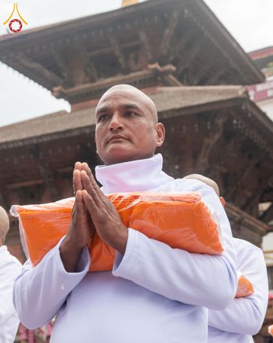 ภาพ No.210111:วันที่ 28 กุมภาพันธ์ พ.ศ.2568 พิธีเปิดโครงการบวชสามเณร พิธีถวายไทยธรรม พิธีขอขมามอบผ้าไตร  ณ เมืองปาตัน ประเทศเนปาล