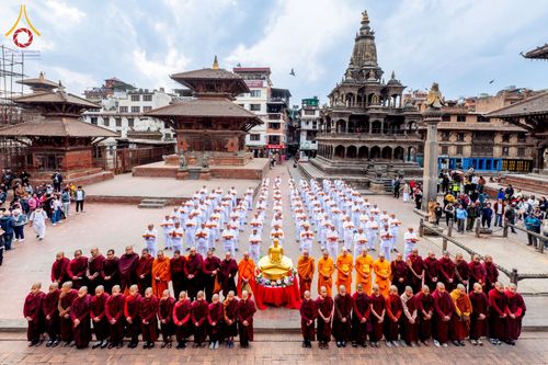 ภาพ No.210112:วันที่ 28 กุมภาพันธ์ พ.ศ.2568 พิธีเปิดโครงการบวชสามเณร พิธีถวายไทยธรรม พิธีขอขมามอบผ้าไตร  ณ เมืองปาตัน ประเทศเนปาล