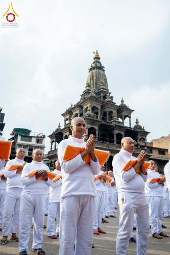 ภาพ No.210115:วันที่ 28 กุมภาพันธ์ พ.ศ.2568 พิธีเปิดโครงการบวชสามเณร พิธีถวายไทยธรรม พิธีขอขมามอบผ้าไตร  ณ เมืองปาตัน ประเทศเนปาล