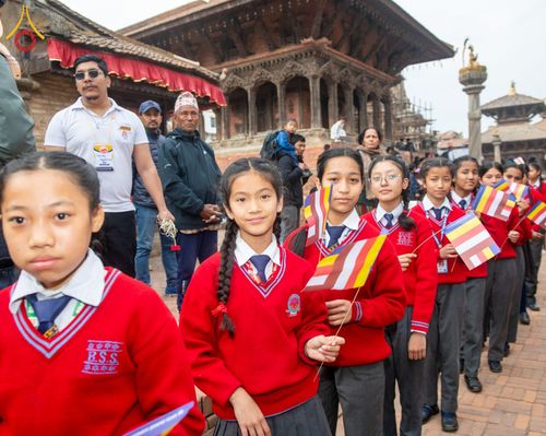 ภาพ No.210117:วันที่ 28 กุมภาพันธ์ พ.ศ.2568 พิธีเปิดโครงการบวชสามเณร พิธีถวายไทยธรรม พิธีขอขมามอบผ้าไตร  ณ เมืองปาตัน ประเทศเนปาล