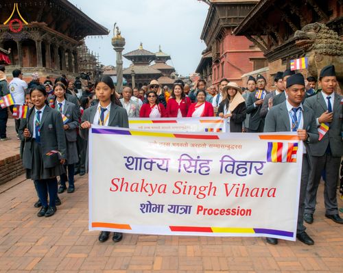 ภาพ No.210118:วันที่ 28 กุมภาพันธ์ พ.ศ.2568 พิธีเปิดโครงการบวชสามเณร พิธีถวายไทยธรรม พิธีขอขมามอบผ้าไตร  ณ เมืองปาตัน ประเทศเนปาล