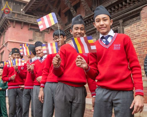 ภาพ No.210120:วันที่ 28 กุมภาพันธ์ พ.ศ.2568 พิธีเปิดโครงการบวชสามเณร พิธีถวายไทยธรรม พิธีขอขมามอบผ้าไตร  ณ เมืองปาตัน ประเทศเนปาล