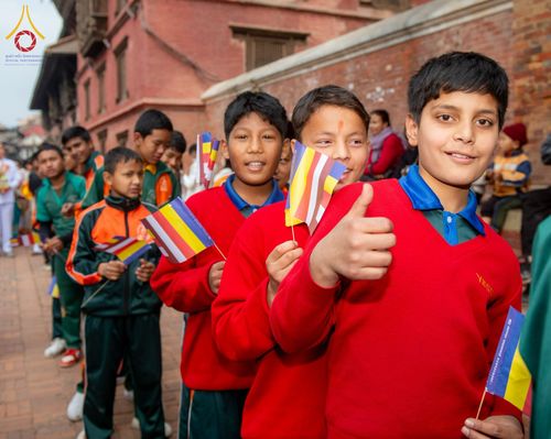 ภาพ No.210122:วันที่ 28 กุมภาพันธ์ พ.ศ.2568 พิธีเปิดโครงการบวชสามเณร พิธีถวายไทยธรรม พิธีขอขมามอบผ้าไตร  ณ เมืองปาตัน ประเทศเนปาล