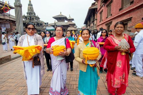 ภาพ No.210124:วันที่ 28 กุมภาพันธ์ พ.ศ.2568 พิธีเปิดโครงการบวชสามเณร พิธีถวายไทยธรรม พิธีขอขมามอบผ้าไตร  ณ เมืองปาตัน ประเทศเนปาล