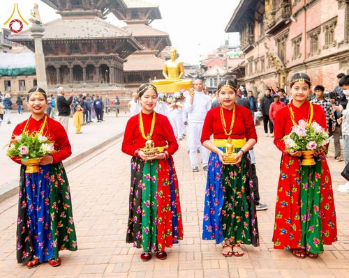 ภาพ No.210126:วันที่ 28 กุมภาพันธ์ พ.ศ.2568 พิธีเปิดโครงการบวชสามเณร พิธีถวายไทยธรรม พิธีขอขมามอบผ้าไตร  ณ เมืองปาตัน ประเทศเนปาล