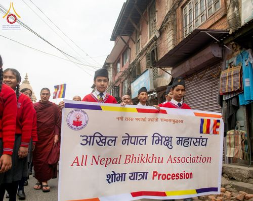 ภาพ No.210128:วันที่ 28 กุมภาพันธ์ พ.ศ.2568 พิธีเปิดโครงการบวชสามเณร พิธีถวายไทยธรรม พิธีขอขมามอบผ้าไตร  ณ เมืองปาตัน ประเทศเนปาล