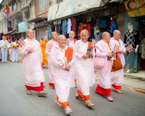 ภาพ No.210131:วันที่ 28 กุมภาพันธ์ พ.ศ.2568 พิธีเปิดโครงการบวชสามเณร พิธีถวายไทยธรรม พิธีขอขมามอบผ้าไตร  ณ เมืองปาตัน ประเทศเนปาล