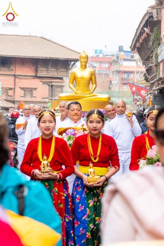 ภาพ No.210132:วันที่ 28 กุมภาพันธ์ พ.ศ.2568 พิธีเปิดโครงการบวชสามเณร พิธีถวายไทยธรรม พิธีขอขมามอบผ้าไตร  ณ เมืองปาตัน ประเทศเนปาล