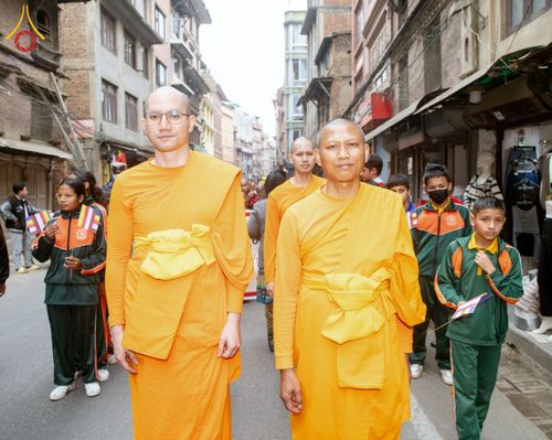 ภาพ No.210135:วันที่ 28 กุมภาพันธ์ พ.ศ.2568 พิธีเปิดโครงการบวชสามเณร พิธีถวายไทยธรรม พิธีขอขมามอบผ้าไตร  ณ เมืองปาตัน ประเทศเนปาล