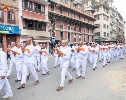 ภาพ No.210139:วันที่ 28 กุมภาพันธ์ พ.ศ.2568 พิธีเปิดโครงการบวชสามเณร พิธีถวายไทยธรรม พิธีขอขมามอบผ้าไตร  ณ เมืองปาตัน ประเทศเนปาล