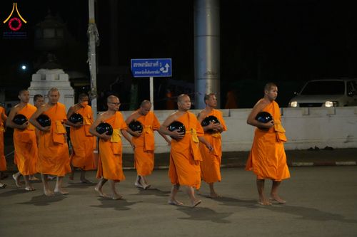 ภาพ No.211719:วันอาทิตย์ที่ 9 มีนาคม พ.ศ. 2568 พ่อเมืองโคราชจัดตักบาตรพระหมื่น ทำบุญเมือง 557 ปี