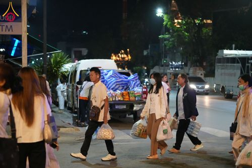 ภาพ No.211720:วันอาทิตย์ที่ 9 มีนาคม พ.ศ. 2568 พ่อเมืองโคราชจัดตักบาตรพระหมื่น ทำบุญเมือง 557 ปี