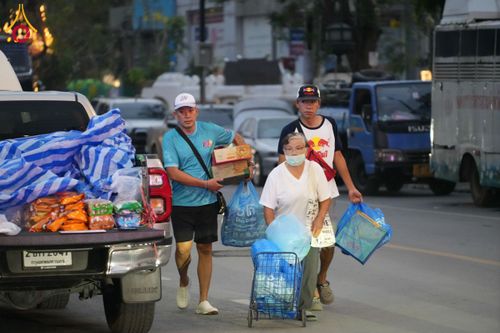 ภาพ No.211723:วันอาทิตย์ที่ 9 มีนาคม พ.ศ. 2568 พ่อเมืองโคราชจัดตักบาตรพระหมื่น ทำบุญเมือง 557 ปี