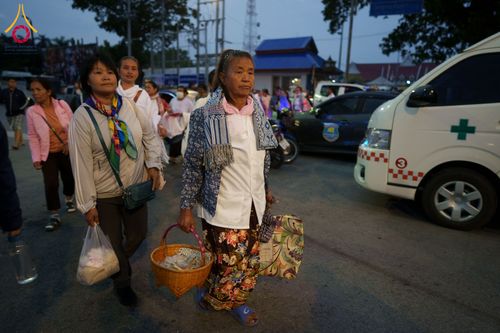 ภาพ No.211729:วันอาทิตย์ที่ 9 มีนาคม พ.ศ. 2568 พ่อเมืองโคราชจัดตักบาตรพระหมื่น ทำบุญเมือง 557 ปี