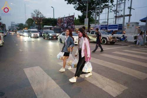 ภาพ No.211733:วันอาทิตย์ที่ 9 มีนาคม พ.ศ. 2568 พ่อเมืองโคราชจัดตักบาตรพระหมื่น ทำบุญเมือง 557 ปี