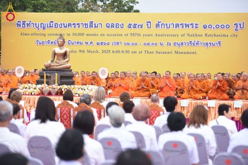 ภาพ No.211753:วันอาทิตย์ที่ 9 มีนาคม พ.ศ. 2568 พ่อเมืองโคราชจัดตักบาตรพระหมื่น ทำบุญเมือง 557 ปี