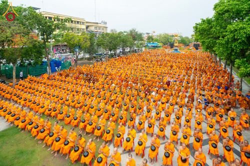 ภาพ No.211758:วันอาทิตย์ที่ 9 มีนาคม พ.ศ. 2568 พ่อเมืองโคราชจัดตักบาตรพระหมื่น ทำบุญเมือง 557 ปี