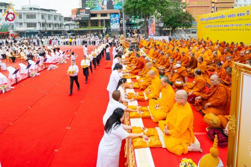 ภาพ No.211762:วันอาทิตย์ที่ 9 มีนาคม พ.ศ. 2568 พ่อเมืองโคราชจัดตักบาตรพระหมื่น ทำบุญเมือง 557 ปี