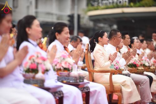 ภาพ No.211768:วันอาทิตย์ที่ 9 มีนาคม พ.ศ. 2568 พ่อเมืองโคราชจัดตักบาตรพระหมื่น ทำบุญเมือง 557 ปี