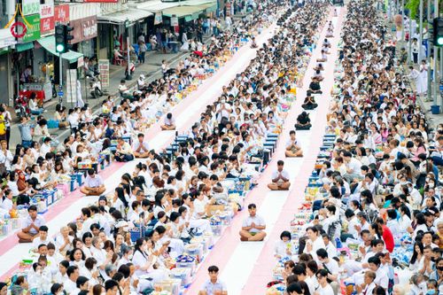 ภาพ No.211775:วันอาทิตย์ที่ 9 มีนาคม พ.ศ. 2568 พ่อเมืองโคราชจัดตักบาตรพระหมื่น ทำบุญเมือง 557 ปี