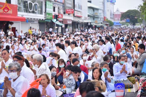 ภาพ No.211779:วันอาทิตย์ที่ 9 มีนาคม พ.ศ. 2568 พ่อเมืองโคราชจัดตักบาตรพระหมื่น ทำบุญเมือง 557 ปี