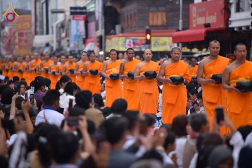 ภาพ No.211784:วันอาทิตย์ที่ 9 มีนาคม พ.ศ. 2568 พ่อเมืองโคราชจัดตักบาตรพระหมื่น ทำบุญเมือง 557 ปี