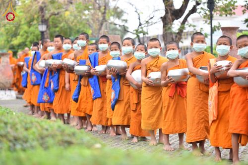 ภาพ No.211785:วันอาทิตย์ที่ 9 มีนาคม พ.ศ. 2568 พ่อเมืองโคราชจัดตักบาตรพระหมื่น ทำบุญเมือง 557 ปี