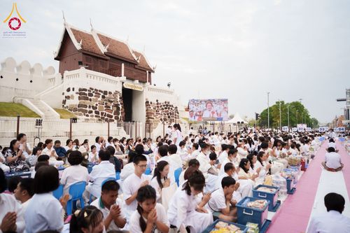 ภาพ No.211790:วันอาทิตย์ที่ 9 มีนาคม พ.ศ. 2568 พ่อเมืองโคราชจัดตักบาตรพระหมื่น ทำบุญเมือง 557 ปี